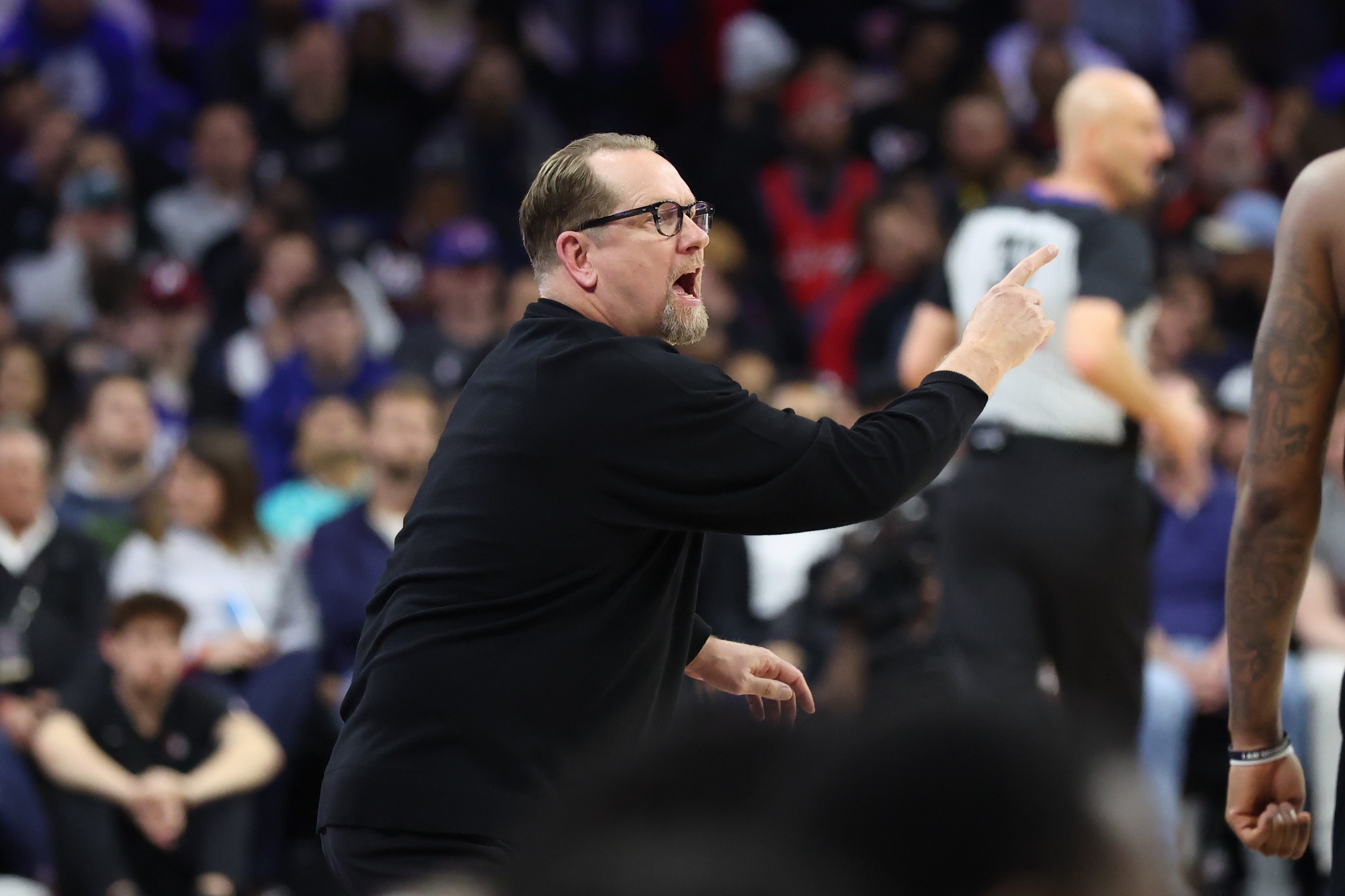 云开官网-容易一溃千里！76人单赛季3次在主场输掉至少40分成历史首队