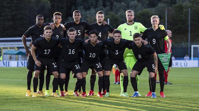 下载开云-推迟近半年的U21队首秀，穆科科用新纪录走出困境