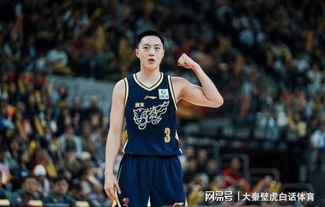 云开体育-胡明轩大爆发！广东4连胜登顶，北京队重返前4，最新排名一夜变天
