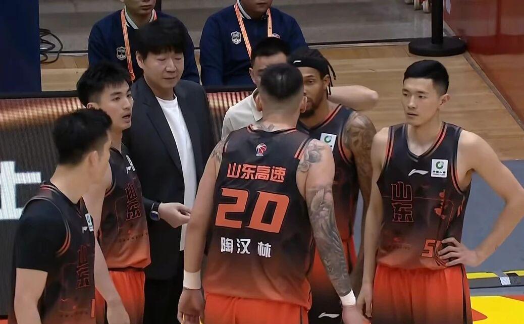 下载开云-北京男篮15分完败，辽宁男篮完胜新疆，山东力克福建重返四强