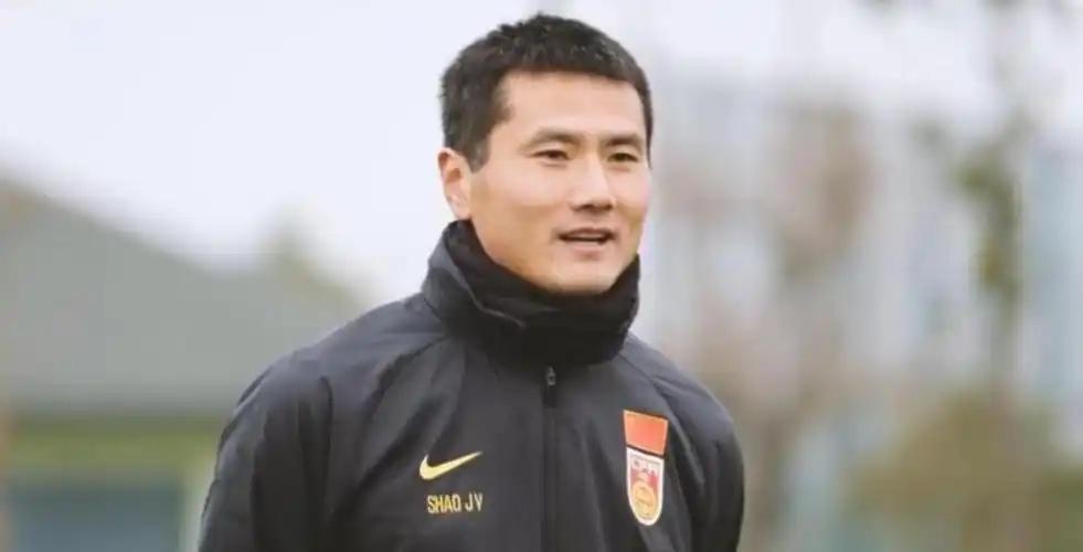 云开官网-国足0-2连夜洗牌！邵佳一承认翻车，3国脚基本出局，11人框架已定